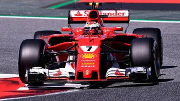 Kimi Raikkonen con el Ferrari en Montmel&oacute;.