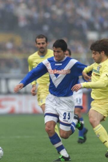 Con 20 años y 28 días, el delantero deja Huachipato y parte al Brescia (Italia). Estuvo largo tiempo en Europa, pero nunca destacó.