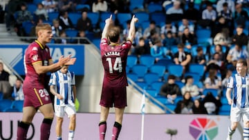 SAN SEBASTIÁN, 29/03/2025.- El delantero del Valladolid Juan Miguel Latasa celebra su gol contra la Real Sociedad, durante el partido de LaLiga entre la Real Sociedad y el Real Valladolid, este sábado en el estadio Anoeta en San Sebastián. EFE/ Juan Herrero