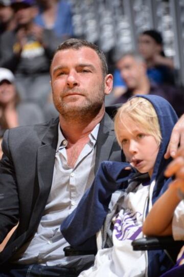 Liev Schreiber en el Dallas Mavericks-Los Angeles Lakers.