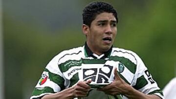 <b>A DISGUSTO</B>. El delantero brasileño no mantiene buenas relaciones con el resto de la plantilla y el míster ya le ha dejado dos veces fuera de la convocatoria.