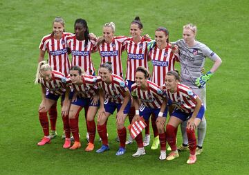 De izquierda a derecha: Strom, Tounkara, Toni Duggan, Van Dongen, Guagni, Lindhal; Knaak, Ángela Sosa, Jade Moore, Amanda Sampedro y Carmen Menayo.