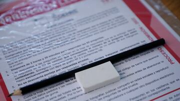 Santiago, 5 de diciembre de 2021.
Informan sobre las medidas para garantizar la seguridad sanitaria de los mas de 275 mil postulantes inscritos para rendir la PDT en dos grupos a partir del lunes 6 de diciembre de 2021.
Dragomir Yankovic/Aton Chile