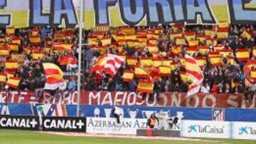 El Frente Atl&eacute;tico exhibe un tifo durante un partido. La pe&ntilde;a, como tal, ya no podr&aacute; asistir a los partidos, aunque s&iacute; el resto de componentes de la Grada Joven.
 