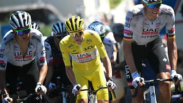 UAE Team Emirates - XRG team's Spanish rider Marc Soler (L), UAE Team Emirates - XRG team's Slovenian rider Tadej Pogacar wearing the overall leader's yellow jersey (C) and UAE Team Emirates - XRG team's German rider Nils Politt (R) cycle during the 6th stage of the 112th edition of the Tour de France cycling race, 201.5 km between Bayeux and Vire Normandie, Northwestern France, on July 10, 2025. (Photo by Loic VENANCE / AFP)