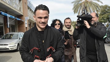 Roque Mesa a su llegada a Sevilla.