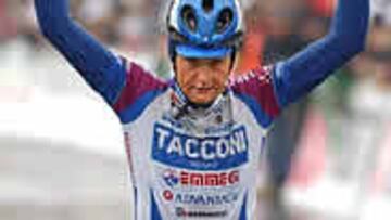 <B>VICTORIA Y LIDERATO.</B> Darío Frigo entrando como vencedor de la segunda etapa del Tour de Romandía.