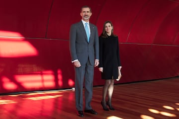 Felipe VI de España y Letizia Ortiz Rocasolano asisten a los Premios de la Fundación de Víctimas del Terrorismo en el Museo Reina Sofía el 15 de enero de 2018 en Madrid.
