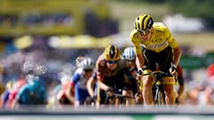 What held up the Tour de France during Stage 10?