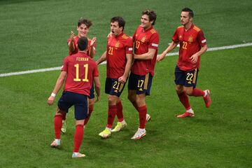 0-1. Ferrán Torres celebra el primer gol.