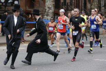 Un momento de la Maratón de Nueva York a su paso por Bedford Avenue.