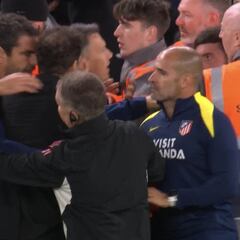 Simeone se enciende contra la grada de Anfield y es expulsado