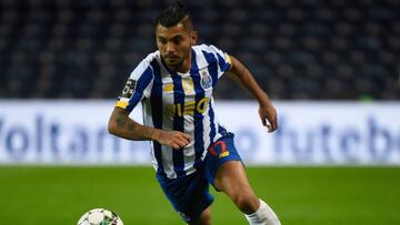 Jesús Corona ante el Oporto.