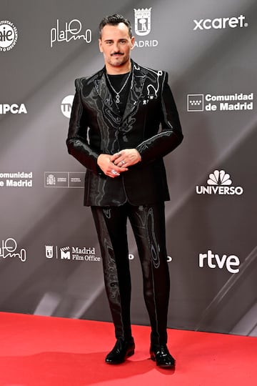 Asier Etxeandia posa en la alfombra roja.