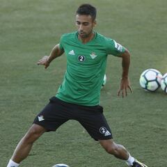 Navarro, novedad en una lista del Betis sin Ryad Boudebouz