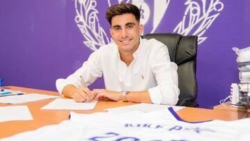 Kike Pérez será blanquivioleta hasta 2025.