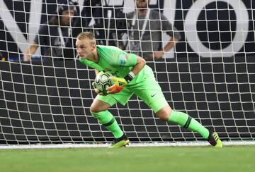 Jasper Cillessen in action against Roma.