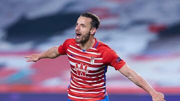 GRANADA, SPAIN - MARCH 11: Roberto Soldado of Granada CF celebrates scoring a goal during the UEFA Europa League Round of 16 First Leg match between Granada and Molde at Estadio Nuevo Los Carmenes on March 11, 2021 in Granada, Spain. Sporting stadiums aro