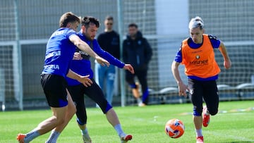 Bryan entrenando junto a sus compañeros esta mañana.