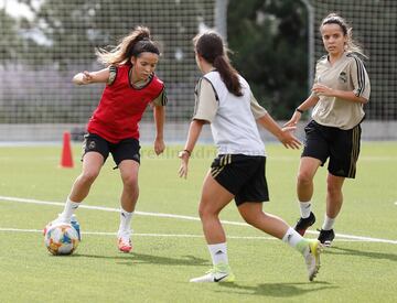 Las gemelas Samara y Malena Ortiz y Lorena Navarro, jugadoras del Real Madrid.