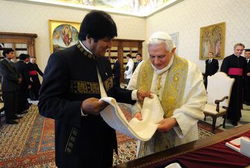 Benedicto XVI y Evo Morales, pol¨ªtico, sindicalista, activista y dirigente boliviano.
