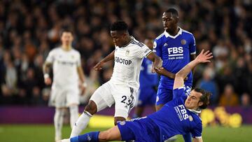 Leicester City's Turkish defender Caglar Soyuncu (R) tackles Leeds United's Colombian striker Luis Sinisterra (L) as they fight for the ball during the English Premier League football match between Leeds United and Leicester at Elland Road in Leeds, northern England on April 25, 2023. (Photo by Oli SCARFF / AFP) / RESTRICTED TO EDITORIAL USE. No use with unauthorized audio, video, data, fixture lists, club/league logos or 'live' services. Online in-match use limited to 120 images. An additional 40 images may be used in extra time. No video emulation. Social media in-match use limited to 120 images. An additional 40 images may be used in extra time. No use in betting publications, games or single club/league/player publications. / 