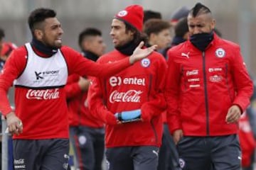 Sampaoli decidió nominar a Valdivia para los amistosos ante Brasil e Irán pese a estar lesionado desde diciembre del 2014.