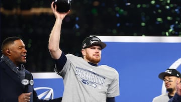 Sam Darnold recibe la bendición de Russell Wilson en Seattle