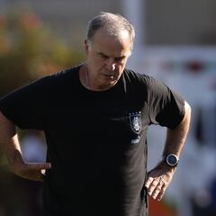Bielsa sufre y juega para Chile