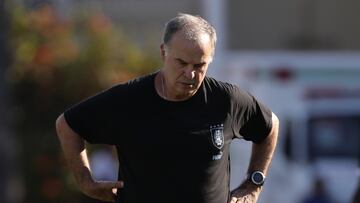 Bielsa sufre y juega para Chile