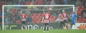 1-2. El argentino Maxi López subió el segundo tanto al marcador.