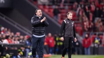 BILBAO, SPAIN - FEBRUARY 03: Sergio Gonzalez head coach of Cadiz CF reacts during the La Liga Santander match between Athletic Club and Cadiz CF at San Mames  on February 3, 2023, in Bilbao, Spain. (Photo By Ricardo Larreina/Europa Press via Getty Images)