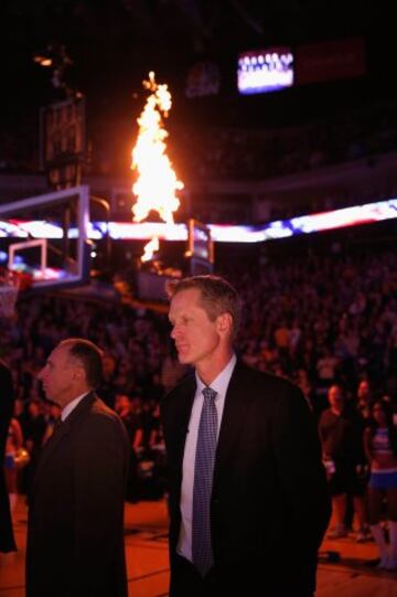 Steve Kerr antes del inicio del partido entre los Golden State Warriors y los Indiana Pacers.