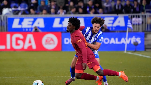 El Valencia se escapa vivo de Vitoria