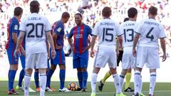 El partido entre las leyendas del Barcelona y el United en imágenes