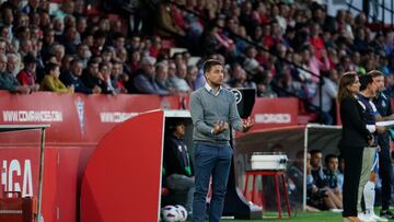 Lisci da instrucciones a sus jugadores en el último encuentro ante el Espanyol.