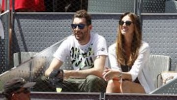 Rudy Fernández y su novia, Helen LIndes, este sábado en la Caja Mágica durante el partido de Rafa Nadal.