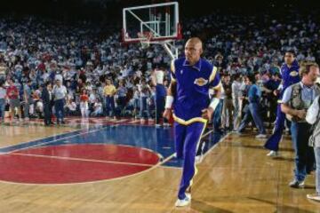 Kareem entrando a cancha durante las Finales del 88 contra Detroit, que le darían su sexto y último anillo.