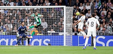 El jugador del Real Madrid, Gonzalo García, marca el 1-0 al Real Betis. 