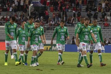 Los Esmeraldas desaprovecharon una oportunidad de oro contra uno de los peores equipos de la liga, mismo que jugó gran parte del segundo tiempo con un hombre menos. Por su parte, los Rojinegros dejaron a Veracruz completamente solo en el último puesto del torneo. 

