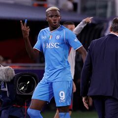 Victor Osimhen borró sus fotos con el Napoli, la de Pumas sobrevivió