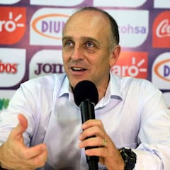 Fabián Coito con sorpresas en lista de Honduras para fecha FIFA