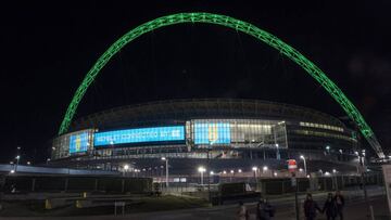 El estadio de Wembley iluminado con los colores del Chapecoense.