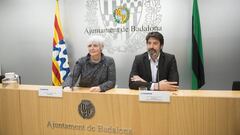 La alcadesa de Badalona, Dolors Sabater, y el presidente del Joventut, Jordi Villacampa, durante la firma del acuerdo.