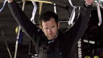<b>VOLVO OCEAN RACE. </b>El patrón neozelandés Mike Sanderson celebra el triunfo en la séptima etapa.