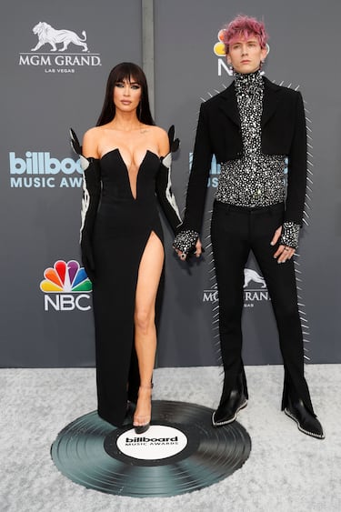 Un mes después de que la actriz  anunciara su embarazo con MGK, varios medios revelaron que ambos habían terminado su relación.