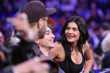 Kylie Jenner junto a Timothe Chalamet en las gradas del Madison Square Garden para presenciar el cuarto partido de la eliminatoria de Playoffs entre los Boston Celtics y los New York Knicks.
