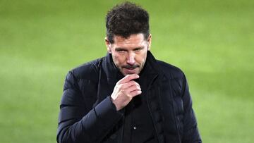 Atletico Madrid's Argentine coach Diego Simeone gestures during the Spanish league football match between Real Madrid CF and Club Atletico de Madrid at the Alfredo di Stefano stadium in Madrid on December 12, 2020. (Photo by OSCAR DEL POZO / AFP)