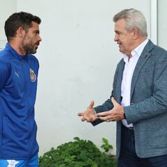 Javier Aguirre visita a Chivas en Verde Valle