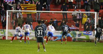 1-0. Sito Barrera marca el primer gol de penalti en el minuto 54 de partido.